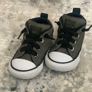 Converse Chuck Taylor Mid Sneaker